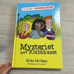 Kolla första bilden för fakta  - Böcker 