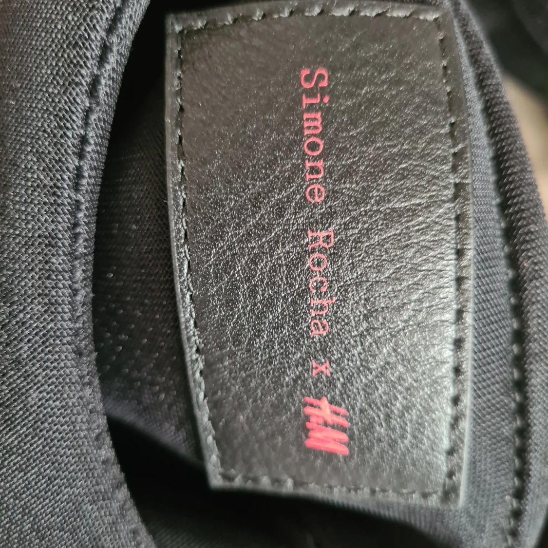 Svart väska från HM's samarbete med Rochas - 90