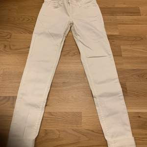 Levis skinny jeans size 26