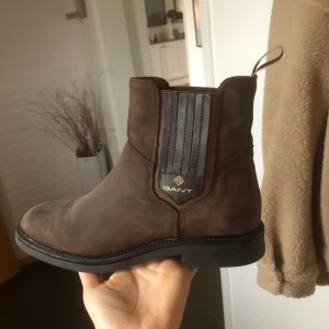 Gant skor  - Ett par riktigt snygga gant skor. Skorna är i nyskick. Säljer för att dem inte passar mig. Stlr 38. Nypris 1999 kr