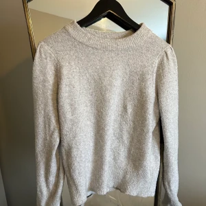 Stickad tröja - Fin stickad tröja, säljs för 150 kr. Köpt från Kappahl 