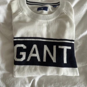 Fin stickad tröja från Gang - Super fin stickad tröja från gant som aldrig är använd.