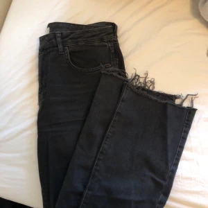 Gina tricot jeans - Lite rakare gina tricot jeans i fint skick, i strl 40. Kan mötas men även frakta, köparen står för frakt!