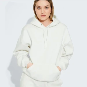 Vit hoodie - Säljer denna vita hoodien från BikBok då den inte kommer till användning längre. 😇