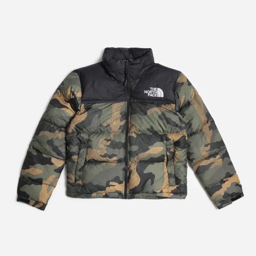 Säljer min vinterjacka från The north face. Använd några fåtal gånger. Nyskick. Nypris 2500 kr Vid snabb enkel affär kan jag tänka mig gå ner lite i pris. . Takit.