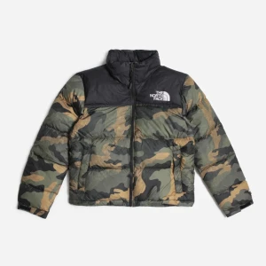 The north face jacka - Säljer min vinterjacka från The north face. Använd några fåtal gånger. Nyskick. Nypris 2500 kr  Vid snabb enkel affär kan jag tänka mig gå ner lite i pris.  