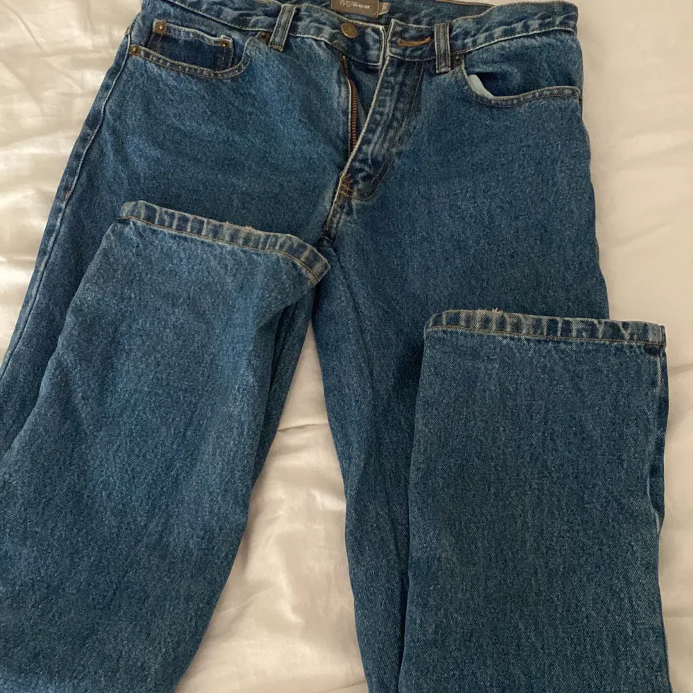 Bra skick och passar mig som är 173 och stl 32 . Jeans & Byxor.