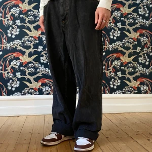 Polar BigBoy Baggy Jeans  - Polar Big Boy washed black baggy jeans  Finns ett litet hål på högra baksidan pga skate  Storlek L men passar även M med bälte  449 exklusive frakt 