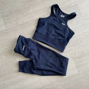 BLÅTT STRONGER SET - LÅNADE BILDER 💙 säljer mitt blå stronger set då det tyvärr blivit för litet. skriv om ni vill ha fler bilder. Delarna kan köpas separat eller som ett set. Byxorna: använt skick, men inget skadat, 300kr. Tröja: använt max 3 gånger då den tyvärr var för liten, säljer för 200kr. Säljer båda för 400kr.