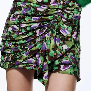 ZARA green floral mini skirt only one 9076 in Small unused with Price tag. Original price 359 sek. Perfect for summer