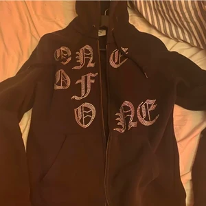 One of one zip hoodie size small - One of one tröja i bra skick men använd några få gånger. Original pris 1500kr