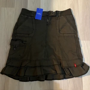 Grön/grå kjol - Säljer eftersom jag har liknande. Jätte fin färg med skit  snygga fickor!💓🔥 storlek 34/S