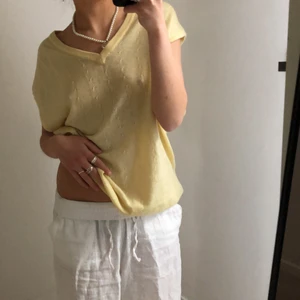 Gul väst - Gul väst, helt oanvänd. Frakten ingår i priset, kontakta mig gärna vid frågor💕