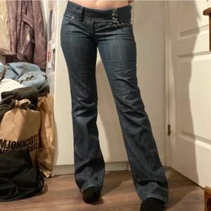 Jättefina jeans från EDC by esprit köpta här på plick. Har inte kommit till användning så säljer vidare, skriv om ni har fler frågor ((förra ägarens bilder))