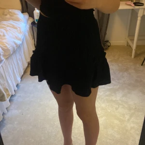 Volangkjol - Volangkjol som köptes förra sommaren och aldrig använts 