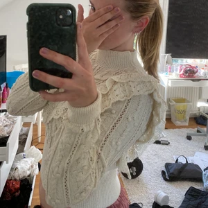 Virkad topp - En super söt virkad topp från Zara, säljer då den inte kommer till användning. Använt skick men inget som syns på tröjan:) slutsåld