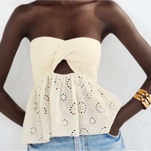 Snygg topp!! - Säljer denna jättefina toppen från zara!🤩 Helt oanvänd, endast testad! Köparen står för frakten🫶🏼