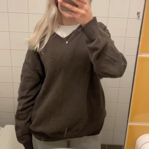 Gant tröja - INTRESSEKOLL på denna superfina sweatshirt ifrån Gant!!😍 väldigt oversized, vilket jag gillar otroligt mycket! Inga skador eller defekter. Hör av er till mig vid intresse eller direkt köp! ❤️