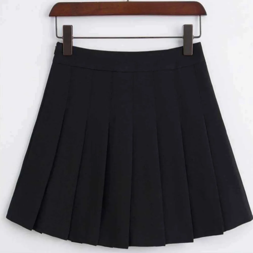Japansk skoluniform,svart modell med röd rosett. Inkl: kjol. Valmöjlighet för kort kjol eller lång💓💓 . Övrigt.