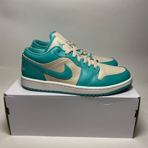 Jordan 1 low” tropical teal” - Jordan 1 low tropical teal. - helt nya , DSWT” storlek 42 1 pris 1499kr + frakt 🚚 kontakta privat vid fler bilder eller köp! 