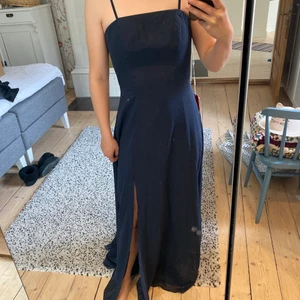 Balklänning  - Enkel klänning från JJsHouse. Aldrig använd! Den är marinblå och är i storlek 38. Nypris 797 kr💙 