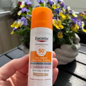 NY! Eucerin Sun Pigment Control spf 50+ - NY! Eucerin Sun Pigment Control Tinted Gel-Cream SPF50+ Medium 50ml •Aldrig använd, helt ny. Testade på ett litet område bara •Pris: 89 kr. Köpte för 199 kr 🚫Djurfritt och rökfritt hem 📍Kan mötes upp i Mölnlycke centrum 📬Kan skickas mot fraktkostnad  