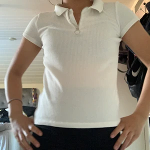 Tröja  - Fin tröja som är lite liten säljer för 95kr+frakt kan gå ner i pris vid snabb affär.