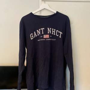Min pojkväns tröja ifrån märket Gant i storlek M. Pris 150kr + frakt, kom privat vid frågor eller önskemål om fler bilder 😊