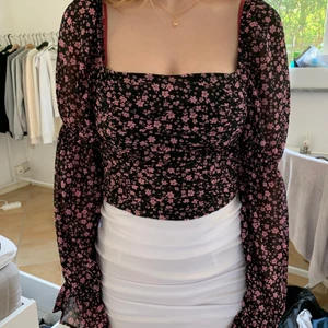 Topp - Blommig långärmad topp💕