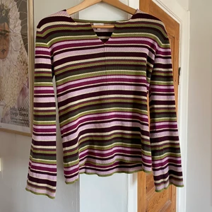 Randig tröja med vida ärmar - Super fin o skön tröja med vidare ärmar 🌸 skriv om du har frågor