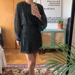 Klänning från & other stories - Bra skick, sparsamt använd. Nypris 699 kr