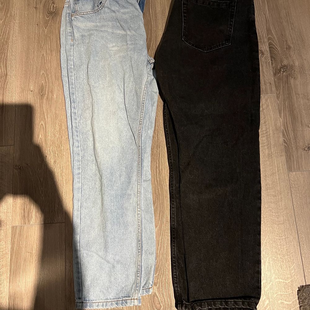 Säljer 2 par jeans i herr storlek 34!   Jeans ifrån studio total som kostar 500kr st nypris. 600 för båda eller bud.  Jeansen är i nyskick då de endast är använda ett fåtal gånger. Dom är raka i benen.  Kan skickas men då står köparen för frakten.. Jeans & Byxor.