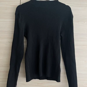 Topp - Ribbad topp från hm, bra skick storlek L💓 köparen står för 50% av frakten 💓