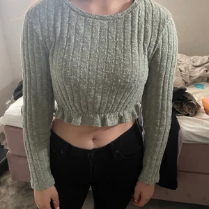 Grön tröja👒👒👒 - Grön kort tröja från NAKD 🧤🧤 storlek Xs