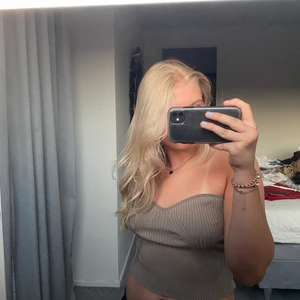 Gina topp - Jätte fin Gina topp utan band. Väldigt stretchig. Buda privat