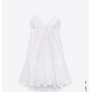 Klänning  - Klänning från Zara i storlek M, passar mig som har S! Lappen sitter kvar💞💞 