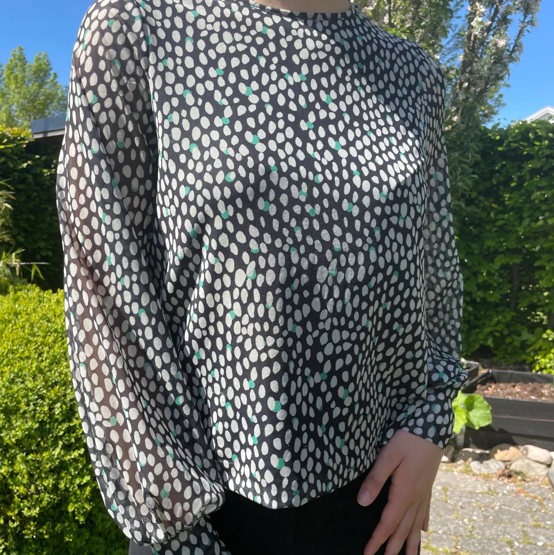 Prickig blus i mesh - 90