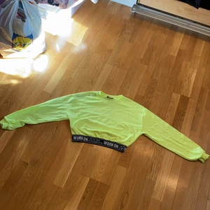 PULL&BEAR - Limegrön och tunn långärmad tröja