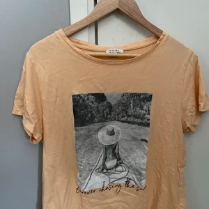 Orange t-shirt  - Fin och inte mycket använd 