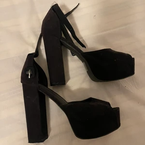 Klackar från Nelly strl 39 - Klackar storlek 39 från nelly. Jätte bekväma