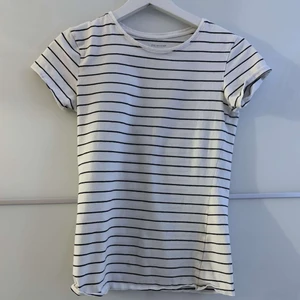 Randig topp - As fin topp som aldrig kommit till användning! Frakt 22kr!! 