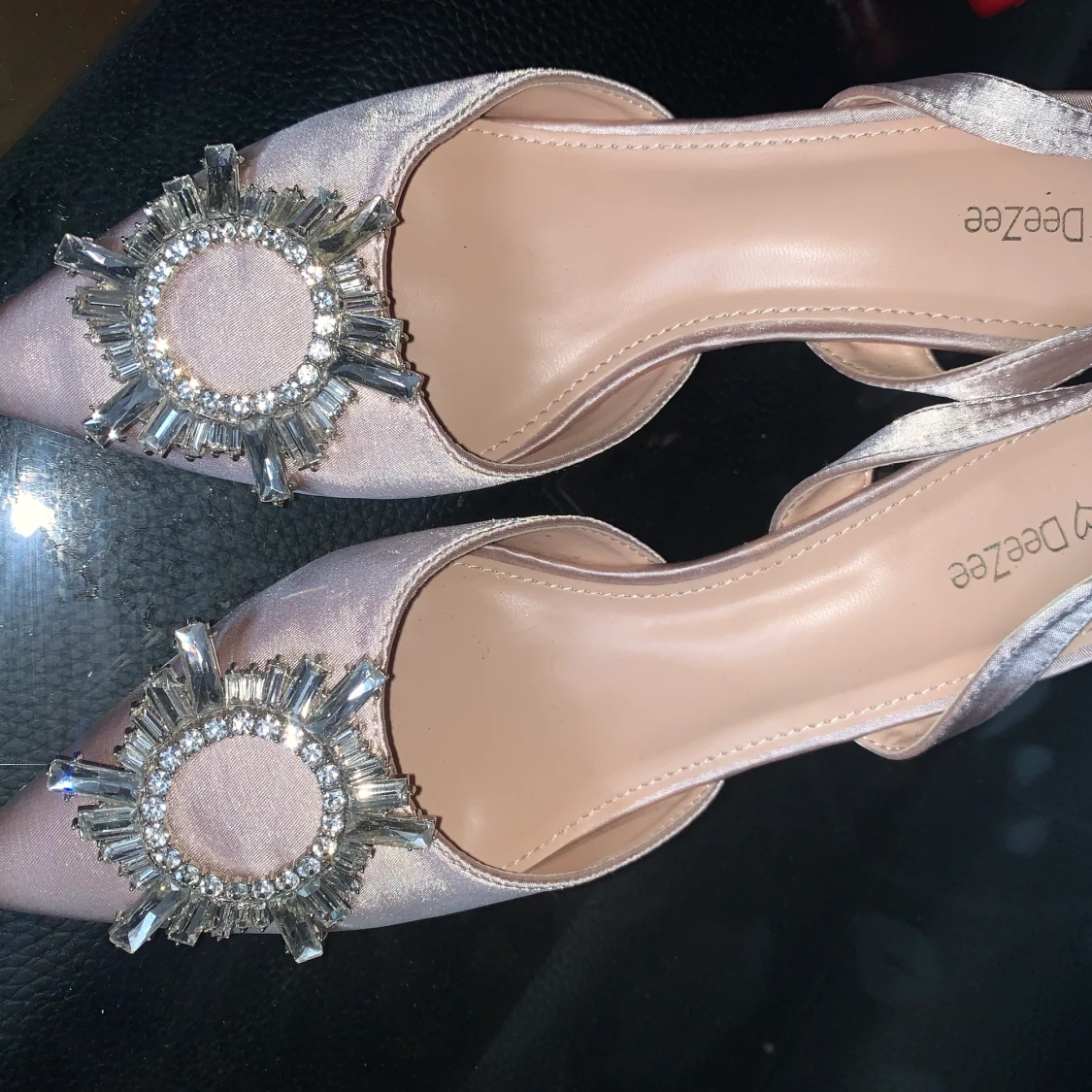 Amina muaddi liknande skor  - 90