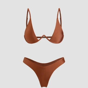 Roströd brun bikini - Helt nyköpt från cider och var tyvärr för liten i överdelen. Helt oanvänd. Passar dig med mindre byst💕 köpt i M men sitter definitivt som en S eller större XS