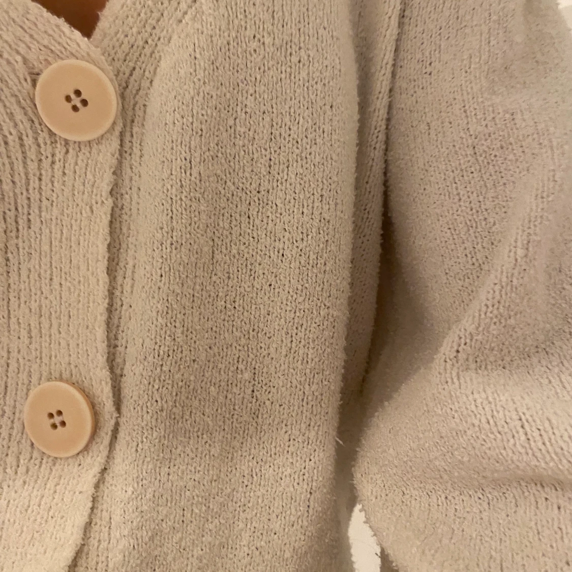 Vit stickad kofta  - 91