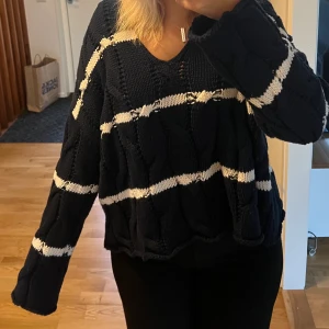 Stickad tröja - Stickad tröja från zara, storlek S. Endast använd en gång