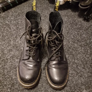 Dr Martens 39 - Fint använt skick.