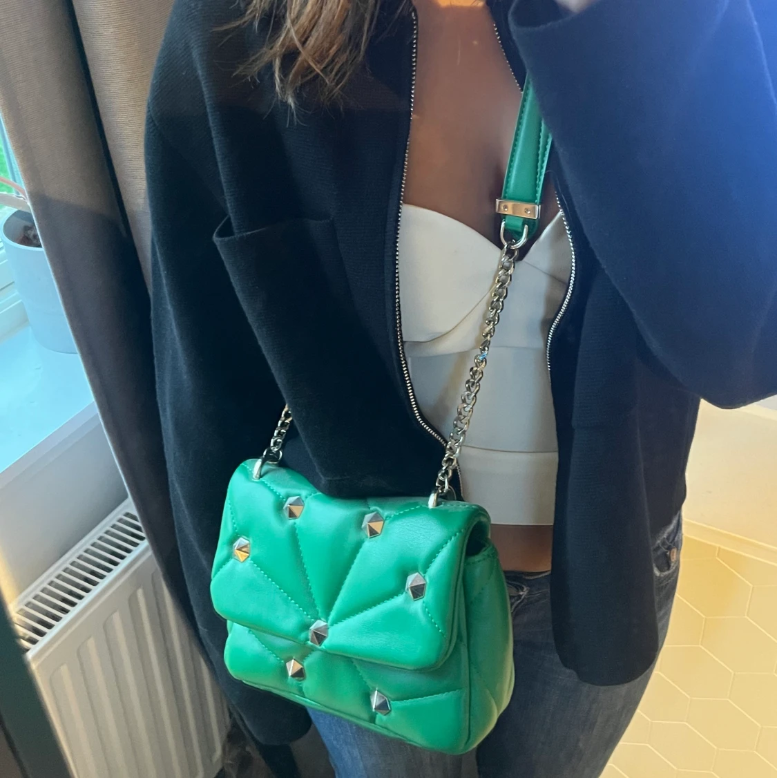 Grön väska med nitar  - 90