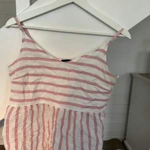 Randigt Linne - Två somriga linnen i linne. Aldrig använda! Köpa båda till priset av ett☺️