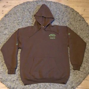 Champion hoddie - Säljer nu av en champion hoddie i fint skick (som ny) minimalt använd storleken är L. 