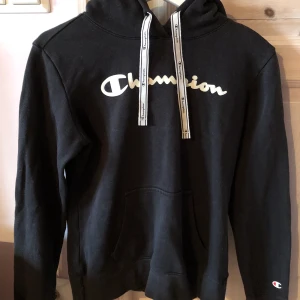 Champion Hoodie - Sparsamt använd .